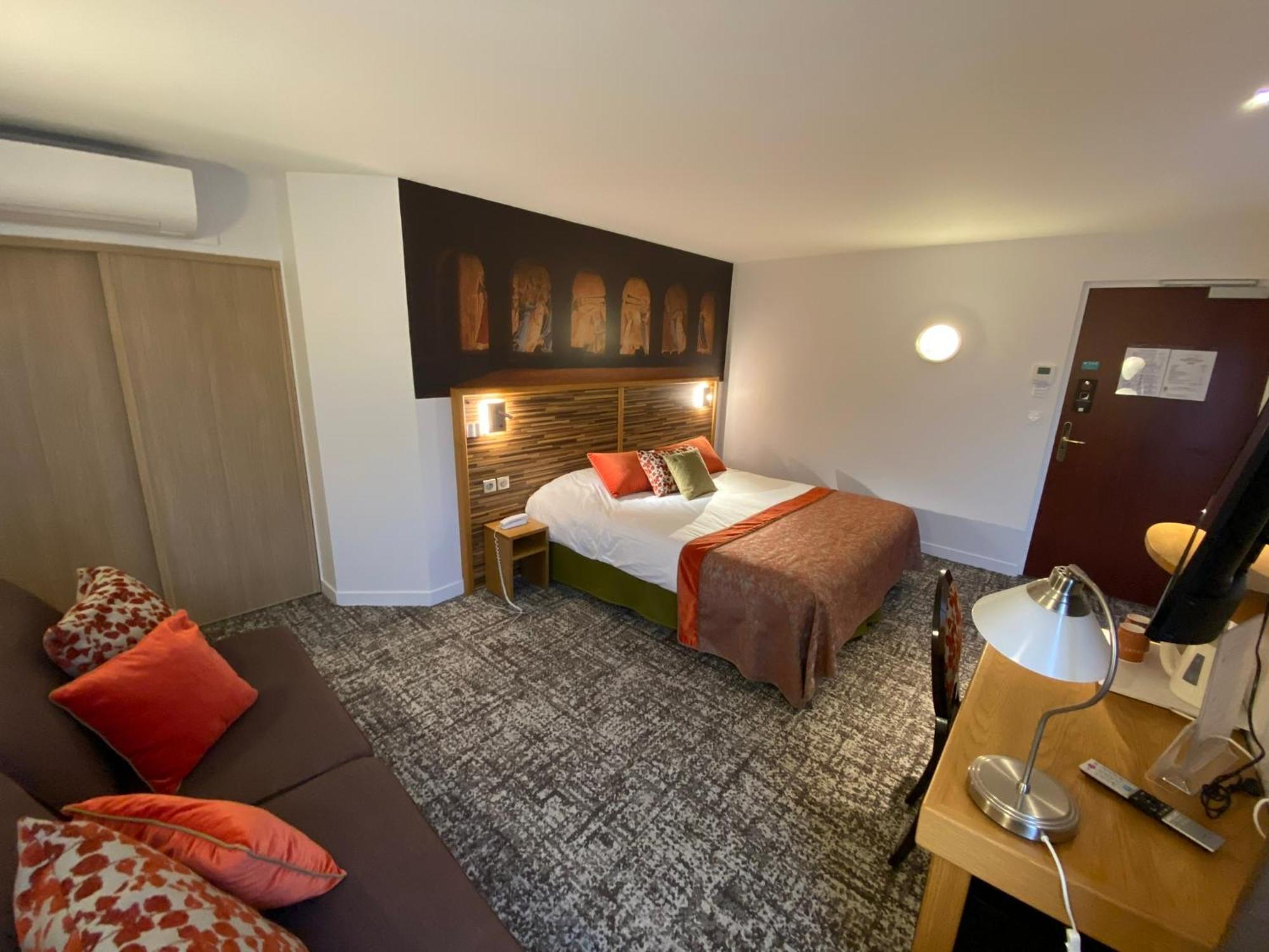 Logis - Le Christina Hotel 3*