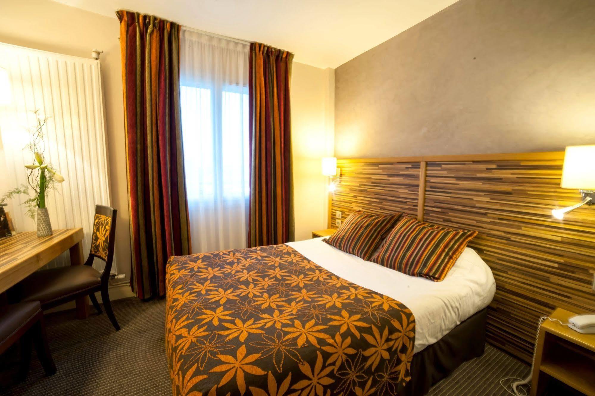 Hotel Logis - Le Christina 3*
